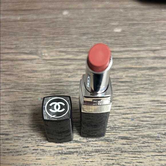 CHANEL Rouge Coco Bloom Lipstick 💄 - Picture 2 of 3